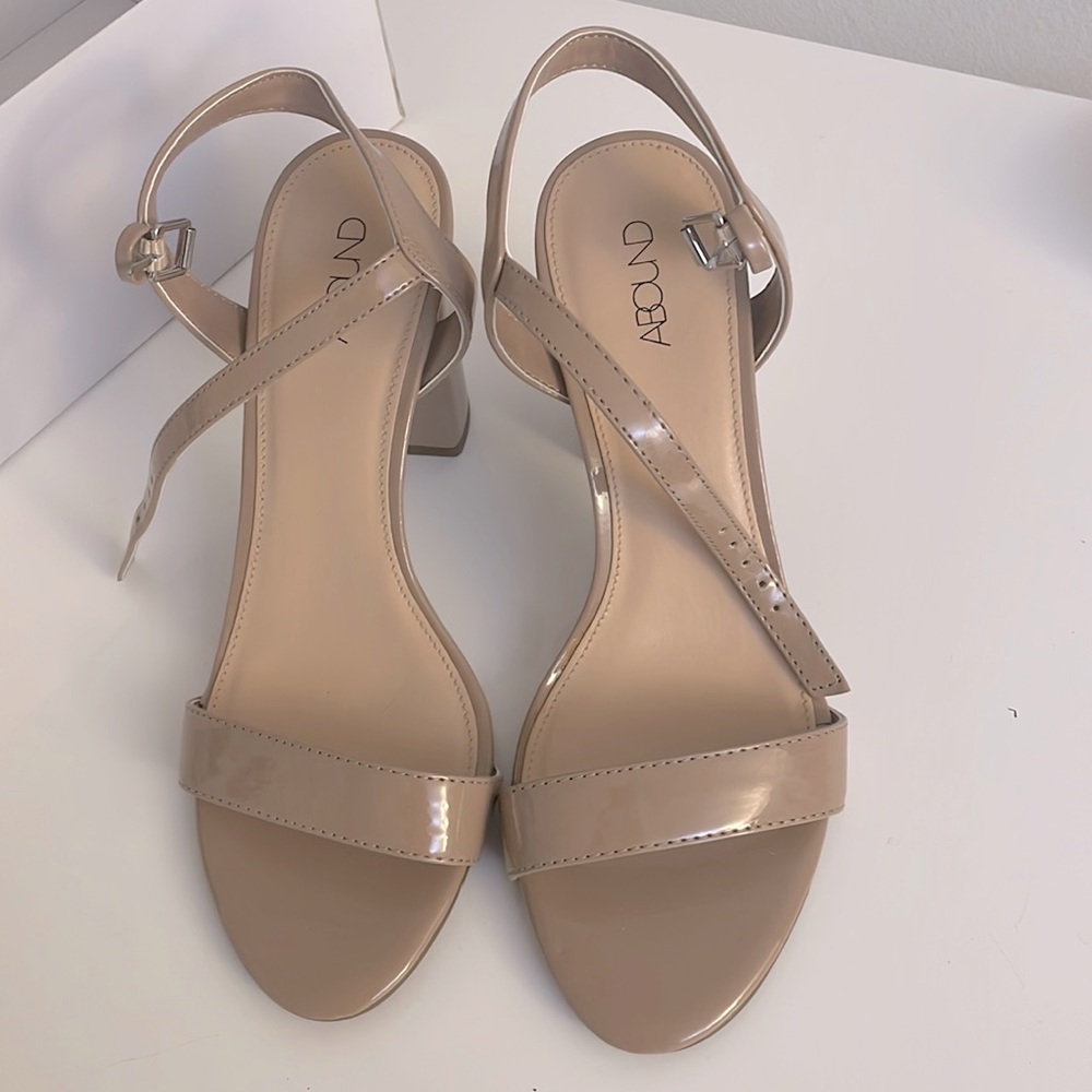 Abound summer sandal new 7.5